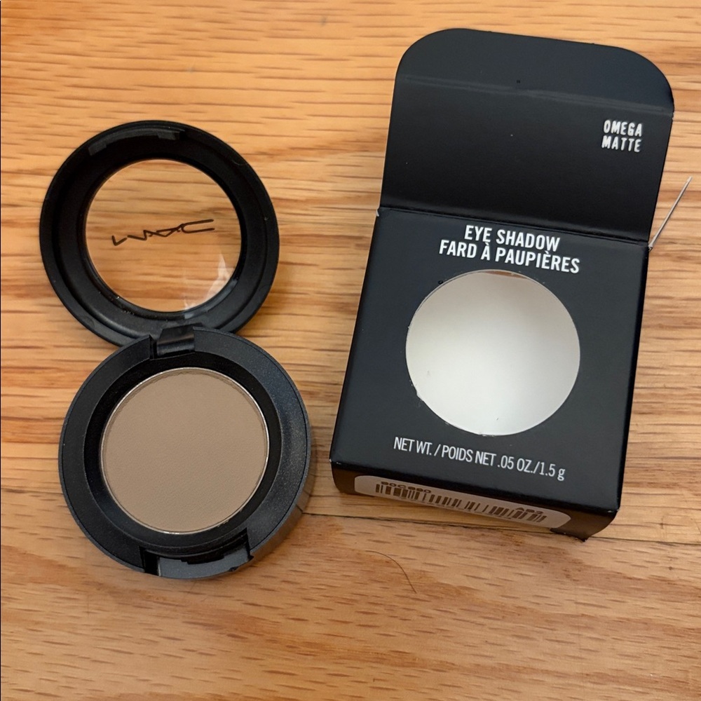 MAC Omega Matte Eyeshadow brand new